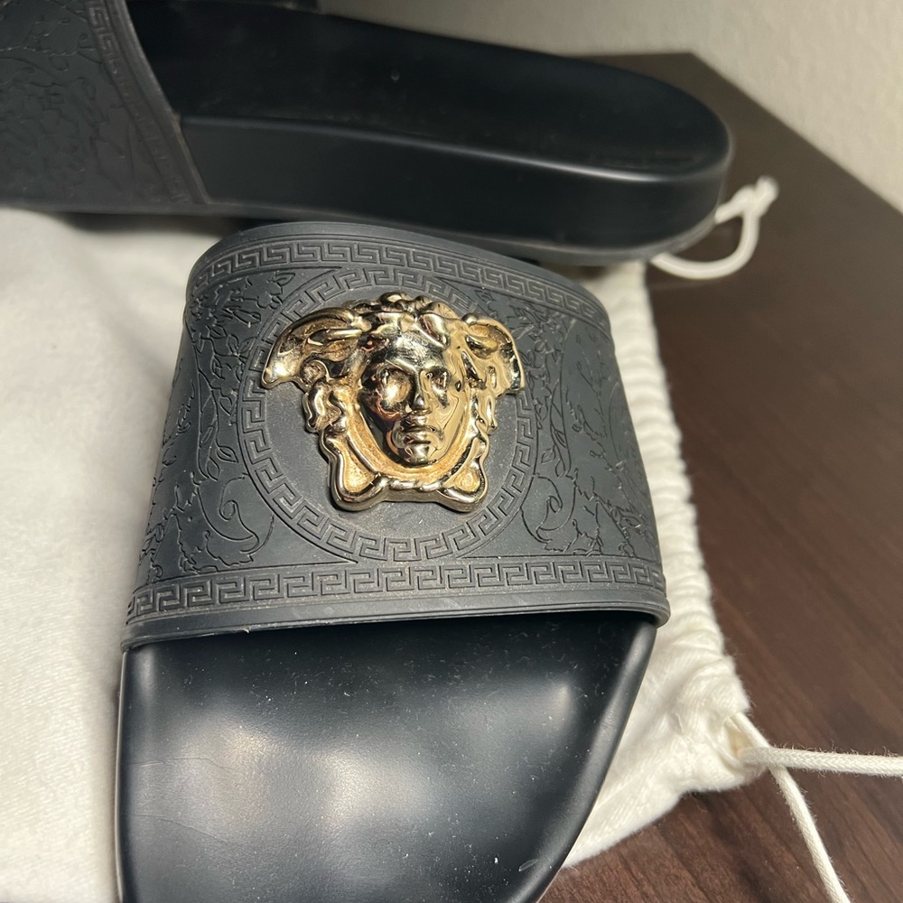 Authentic Versace's slides - Picture 2 of 4